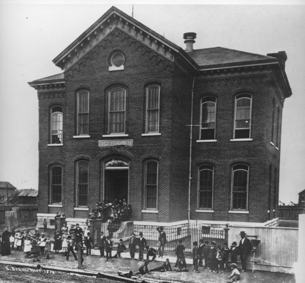 Des Peres School